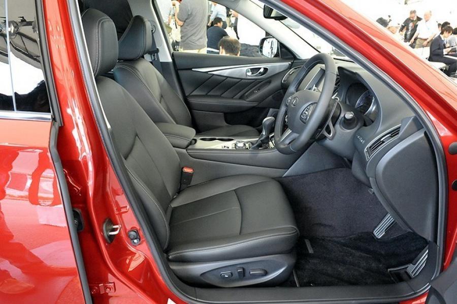  Nissan Skyline 200GT-t 2014 года  (фото 7 из 20)
